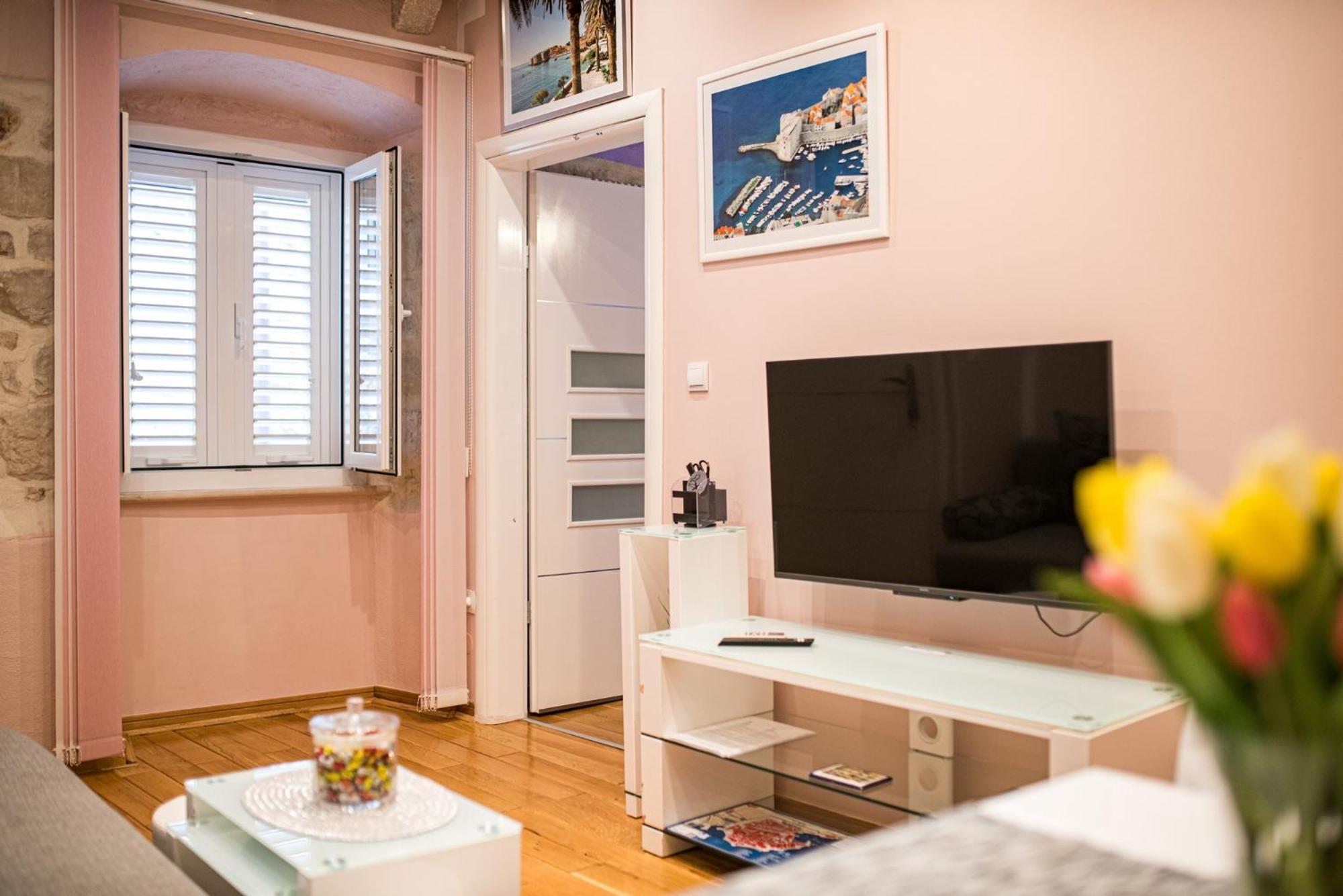 Maris Apartment *