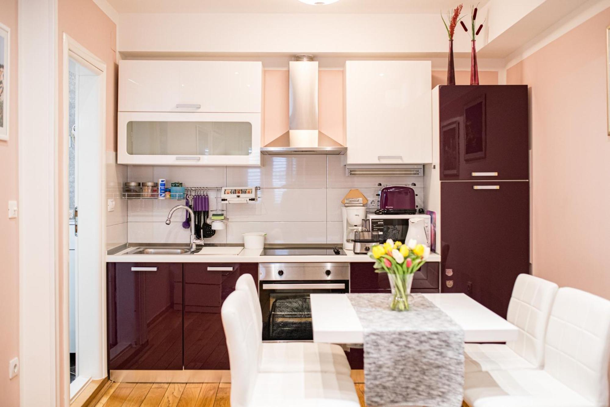Maris Apartment *